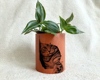 Handmade Terracotta Planter with Cat: Pet Lover Gift