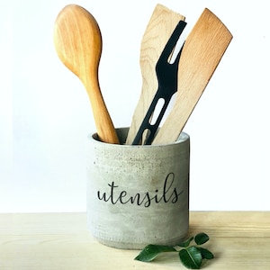 Beton Utensilienhalter, Küchentopf für Utensilien, Einweihungsgeschenk, Küchendekoration, Geschenk für sie, handgemachtes Geschenk, Küchenaufbewahrung