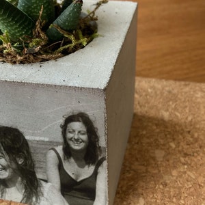 Custom Photo Concrete Planter, Personalized Gift For Mom, Home Decor, Custom Portrait On Plant Pot, Handmade Gift For Mom, Mothers Day Gift imagem 3