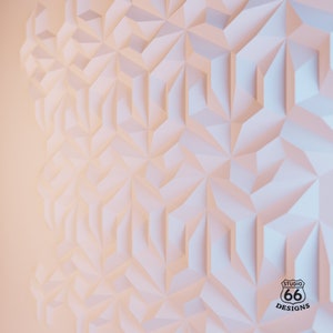 Op de afbeelding: Een wit, geometrisch wandpaneel met een herhalend sterpatroon. Het paneel heeft een 3D-effect met schaduwen en highlights, waardoor diepte ontstaat. Het Studio 66 Designs-logo staat in de rechter benedenhoek.