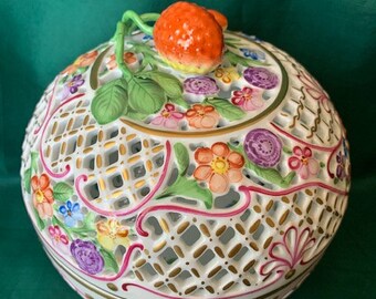 Plat à couvercle fraise Herend, cadeau fête des mères en porcelaine de Herend réticulée