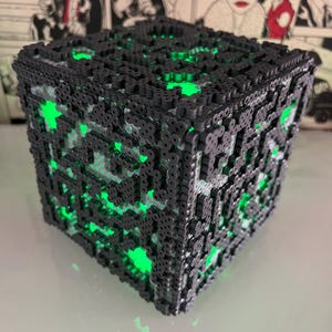 Borg-inspirerad Pixel Cube-lampa – LED-appstyrd Sci-Fi-lampa – Geek Room Decor