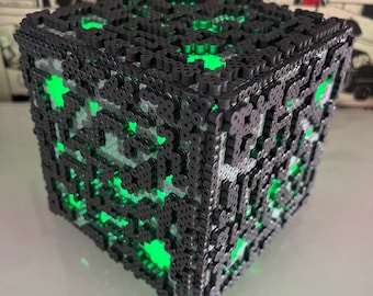 Borg-Inspired Pixel Cube Lamp – LED App-Controlled Sci-Fi Light – Geek Room Decor