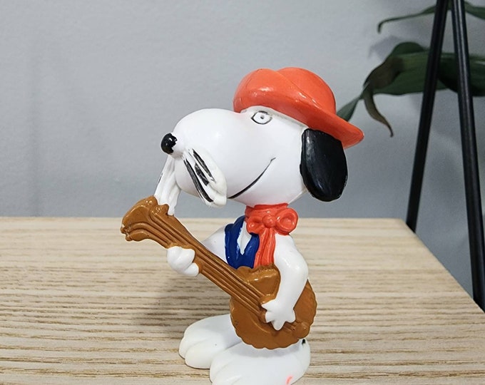 Peanuts Charlie Brown Snoopy PVC Spike With Banjo United Feature 1958