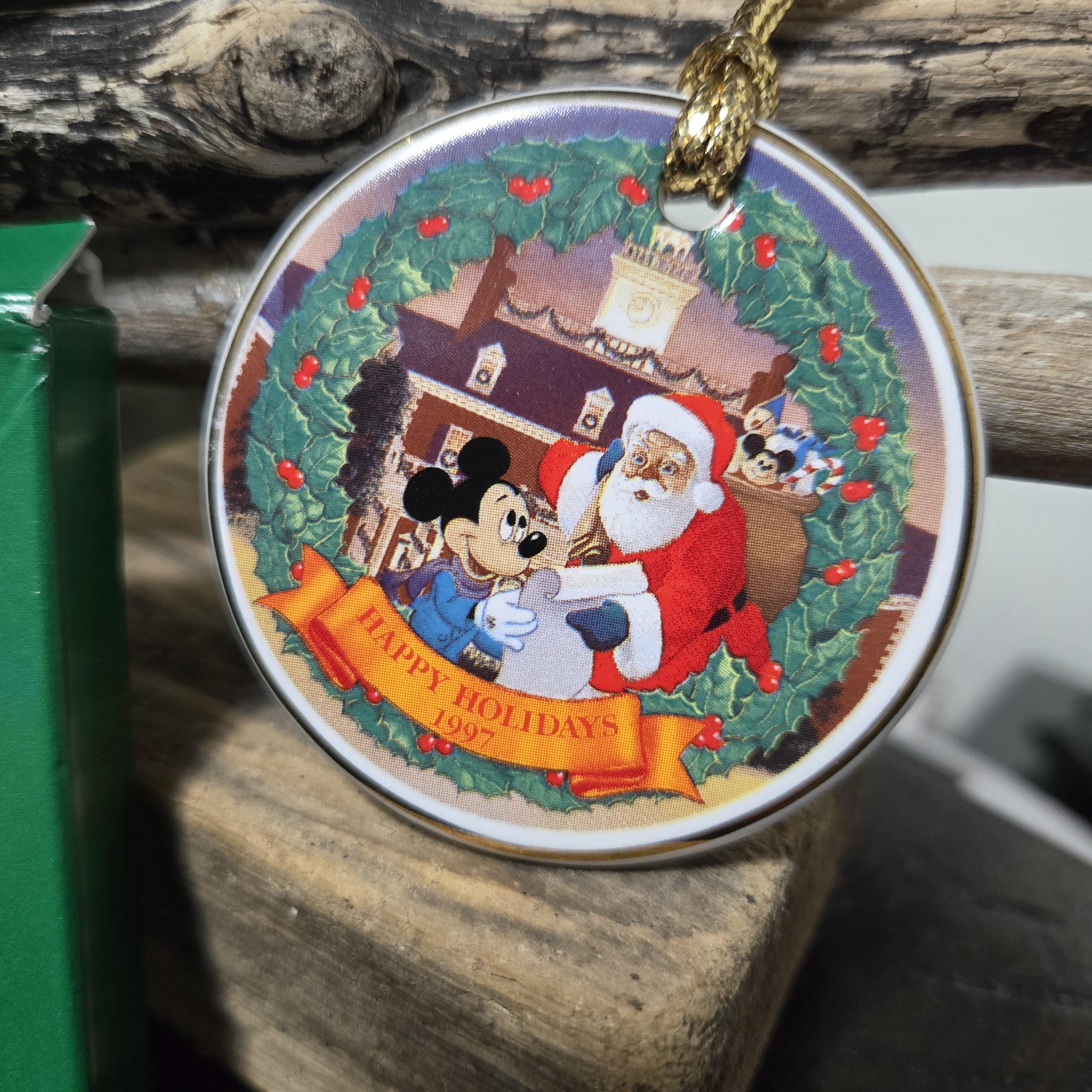 ウォルト・ディズニー 1997年限定版 ミッキーとサンタの陶器製