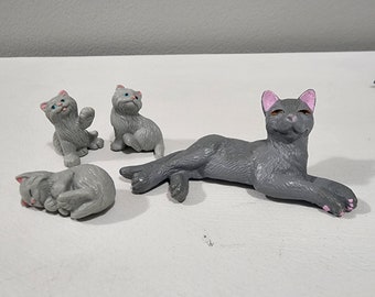 Puppy in My Pocket MEG 1994 Kitties Lot of 4 Mommy and Baby PVC Kitty Cats Small Figurines