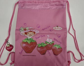 Strawberry Shortcake 13" x 11.5" School Backpack w Drawstring Berry Sweet Vintage 2004 NWT