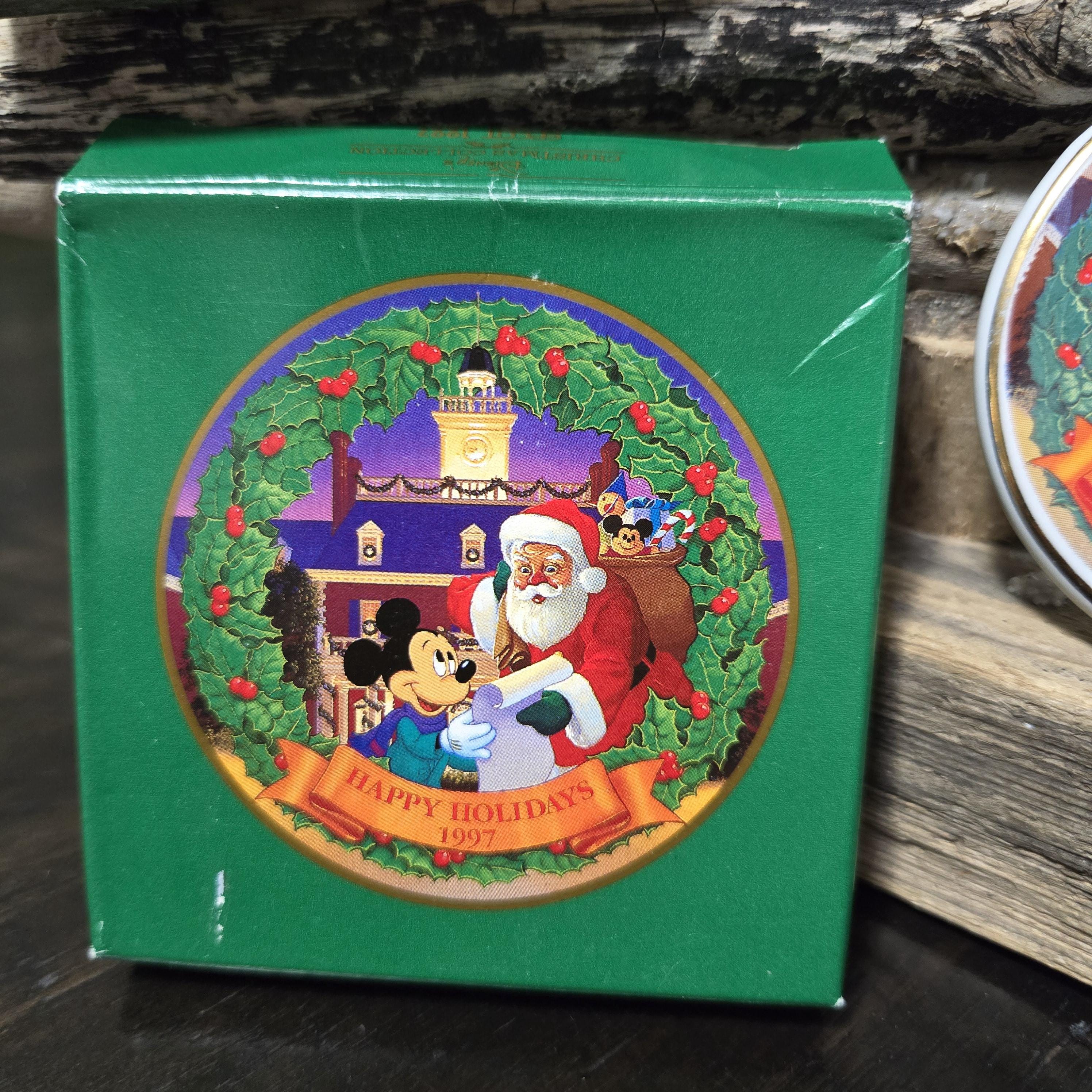 ウォルト・ディズニー 1997年限定版 ミッキーとサンタの陶器製