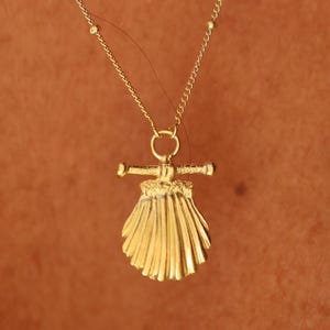 Collar Mira Gold Shell, joyería marina, colgante de concha hecho a mano, collar con barra en T, colgante de mar en oro vermeil para superponer, cadena de bolas ajustable
