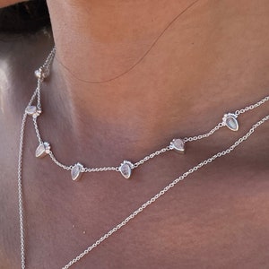 Amaya Charm Rainbow Moonstone Sterling Silver Delicate Necklace, Handmade Silver Charm Necklace with Moonstone, Bijoux de mariée, Teardrop
