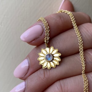 Sunflower Charm Rainbow Moonstone 14K Gold Flower Pendant Necklace, Gold Floral Jewellery, Flower Necklace Gifts for Her, Bridemaids Jewelry