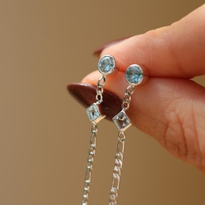 Clous d'oreilles en argent sterling avec topaze bleue Ada, boucles d'oreilles délicates avec pierres précieuses bleues, cadeaux, chaînettes en argent sterling, bijoux avec pierre de naissance de décembre