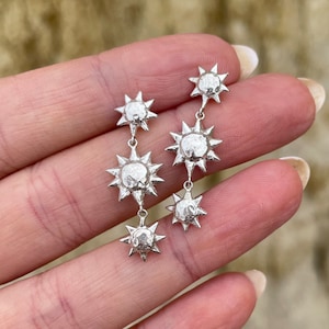 Pendientes de sol de plata Pendientes de triple sol de plata esterlina con tachuelas celestiales Pendientes de plata con dijes Joyas de boda Pendientes colgantes celestiales largos: Rayo de sol