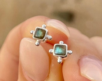 Micro Ohrstecker Silber Quadrat Labradorit Schmuck Winzige Ohrstecker für Sekunden Kleine Grüne Stein Ohrstecker Mehrere Piercing Ohrstecker Geschenke Mini Gias