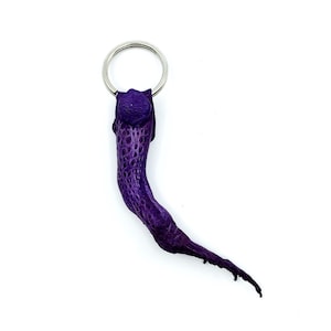 Nuevo genuine australiano Bufo Marinus Cane Toad Small Leg with Foot Charm Key Ring 2.5 "Limited Edition Deep Purple