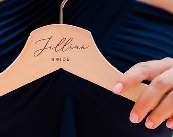 Perchas personalizadas para damas de honor - Percha grabada para vestido de novia - Estilo formal de jardín