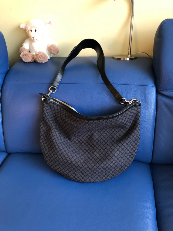 Authentic GUCCI Black Leather Shoulder Bag -  Hong Kong