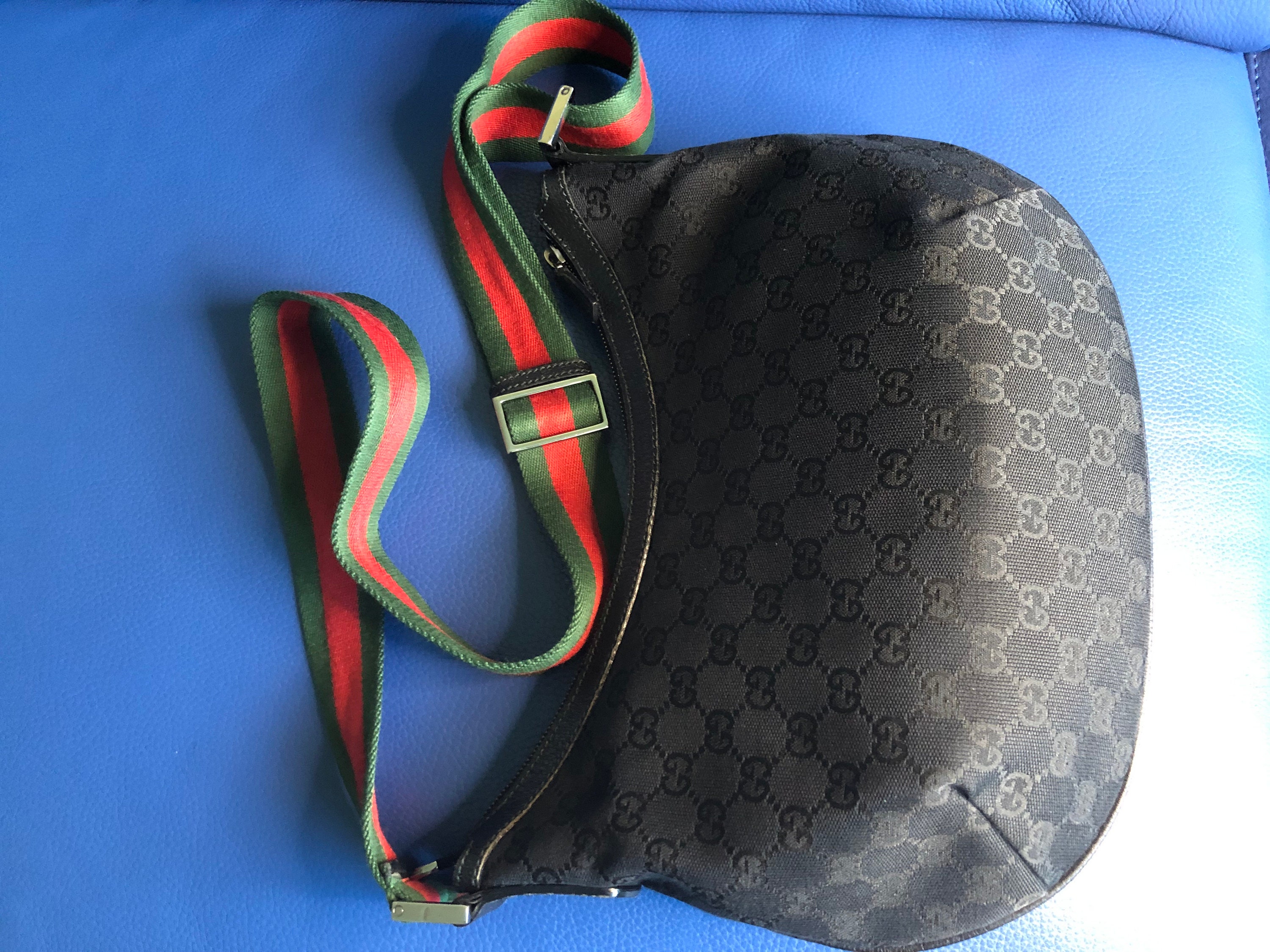 Authentic Gucci Vintage GG Supreme Web Sherry Shoulder Bag Crossbody  💖💖💖FLAW
