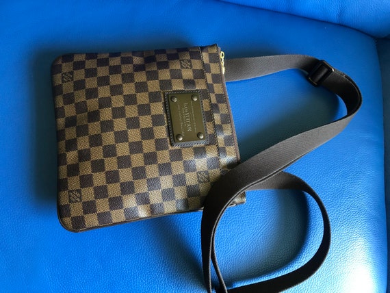 LOUIS VUITTON  Damier Ebene messenger bag / Cross… - image 2