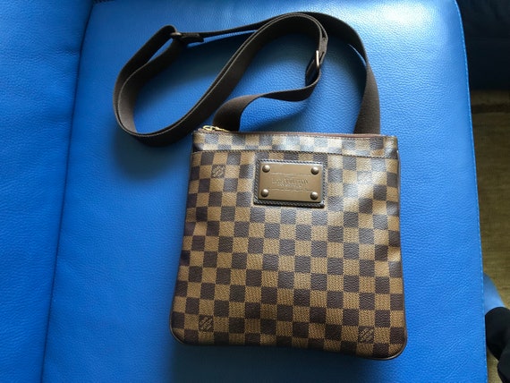 LOUIS VUITTON  Damier Ebene messenger bag / Cross… - image 10