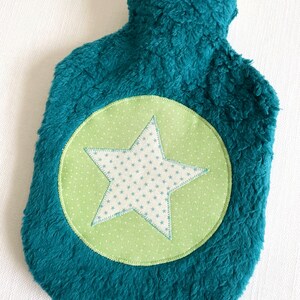 Kleine Wärmflasche Stern aus Baumwollteddy petrol mit hellgrün 0,8 L Bild 2