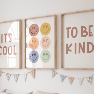 È bello essere gentili, set di 3 stampe, decorazioni murali per cameretta dei bambini, colori neutri per cameretta delle bambine, stampa retrò con sorriso, poster con simbolo della pace, cameretta boho