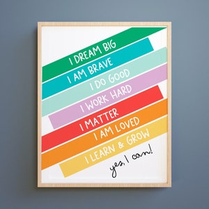Może przedstawiać: Motivacyjny plakat z tęczą kolor&oacute;w i tekstem "I DREAM BIG, I AM BRAVE, I DO GOOD, I WORK HARD, I MATTER, I AM LOVED, I LEARN & GROW, yes, I can!"