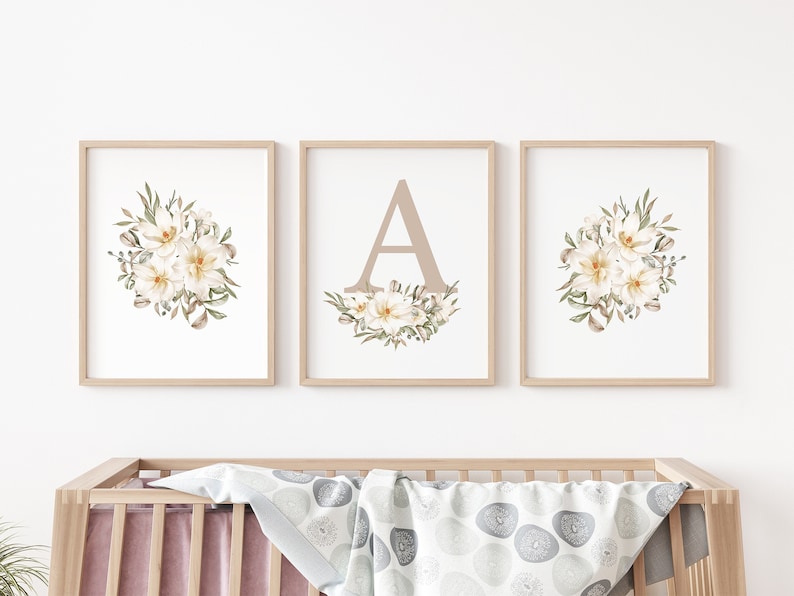Impression de chambre de bébé magnolia, lettre personnalisée, art floral pour chambre de bébé, nom d'art mural, impression murale magnolia, nom de petite fille, oeuvre d'art pour nouveau-né, baby shower image 1