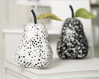 MODERN PEAR PDF Sewing Pattern Tutorial. pear pattern. pincushion pattern. pear pin cushion. pdf sewing pattern. © BlueOwlLand