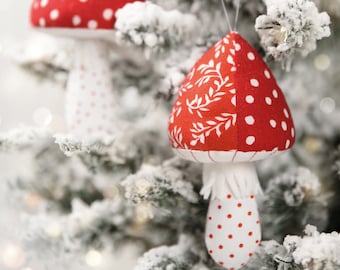 MUSHROOM and LEAVES Sewing Pattern. PDF Pattern and Tutorial. Christmas Ornament. Fly Agaric.  Fly Amanita. Instant Download. ©BlueOwlLand