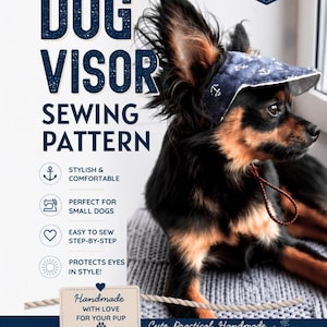 Può includere: Un cartamodello digitale per una visiera nautica per cani, con il testo NAUTICAL DOG VISOR SEWING PATTERN, HANDMADE WITH LOVE FOR YOUR PUP e altre icone. Un cane di piccola taglia indossa una visiera trapuntata blu navy con ancore bianche.