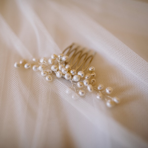 Fresh water pearl hair comb, bridal comb pearl, wedding comb veil, pearl comb wedding, silver bridal hair comb