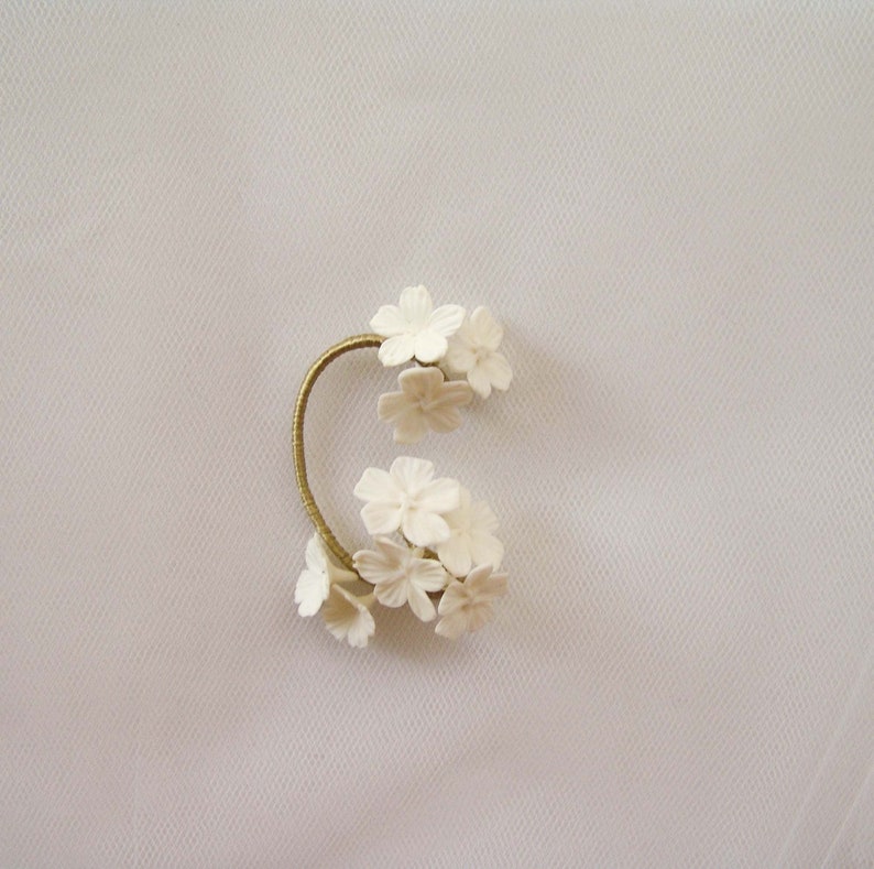 Wedding Earcuff with flowers, bridal ear wrap, ear climber, wedding cartilage earring, flower earcuff no piercing, white flower earring image 7