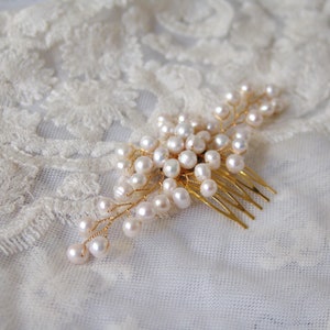 Gold pearl hair comb, pearl hair comb wedding, pearl bridal jewelry, fresh water pearl hair comb, bridal hair comb pearl, natural pearl