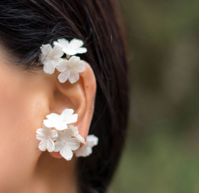 Wedding Earcuff with flowers, bridal ear wrap, ear climber, wedding cartilage earring, flower earcuff no piercing, white flower earring image 1