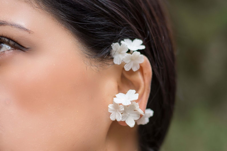 Wedding Earcuff with flowers, bridal ear wrap, ear climber, wedding cartilage earring, flower earcuff no piercing, white flower earring image 2