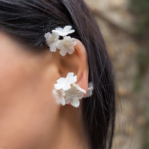 Wedding Earcuff with flowers, bridal ear wrap, ear climber, wedding cartilage earring, flower earcuff no piercing, white flower earring image 6