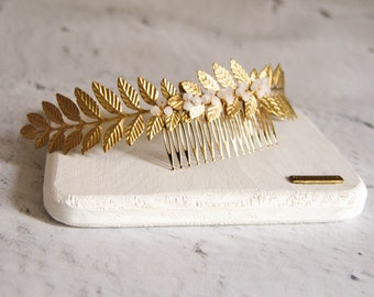 Romantic wedding hair comb, Gold leaf bridal headpiece, large laurel headpiece, Boho wedding hair accessory, Minimalist wedding hairpiece