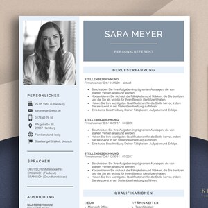 May include: A professional resume template in white and light blue, with a photograph of a woman at the top. It includes sections for personal details, work experience, and qualifications. A gold pen is placed on the right. The text is in German.