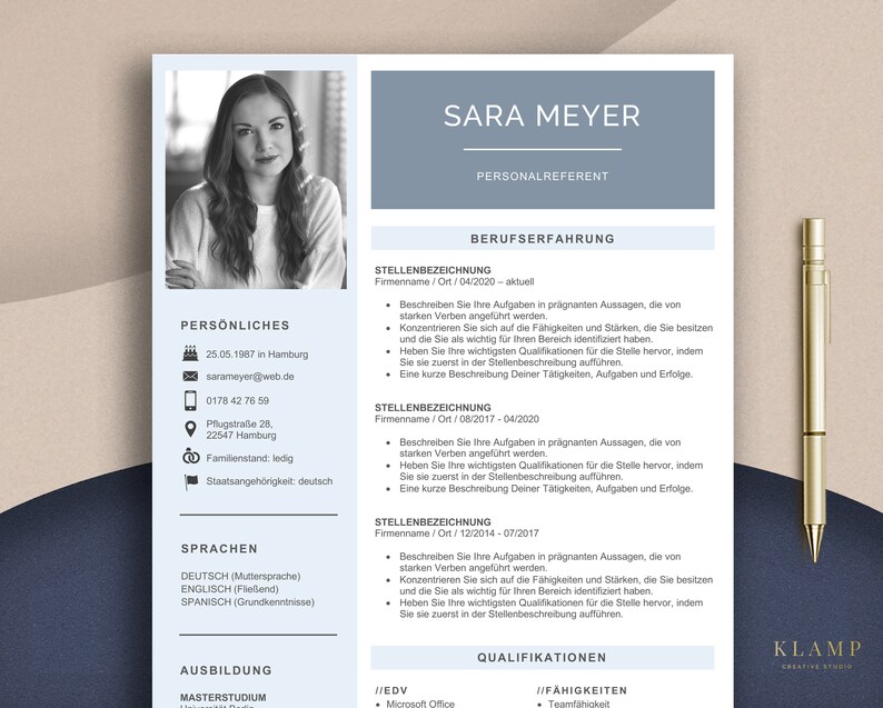 May include: A professional resume template in white and light blue, with a photograph of a woman at the top. It includes sections for personal details, work experience, and qualifications. A gold pen is placed on the right. The text is in German.
