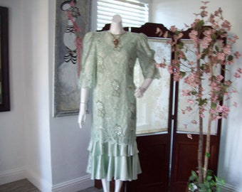 Mint Green 1920s Style Dress Mother-of-Bride Rina-di-Montella Ruffle Bell Sleeve Button Back Satin Lace Beaded Jeweled Tiered Sz 8