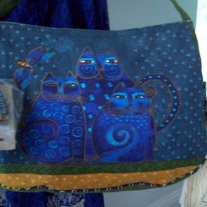 Bolso de lona con diseño de gato, diseño abstracto de gato estrellado, bolsa lateral, parte inferior extraíble, etiqueta colgante con forma de gato, tirador de cremallera, correa de yute con adorno de cuerda azul, verde y mostaza
