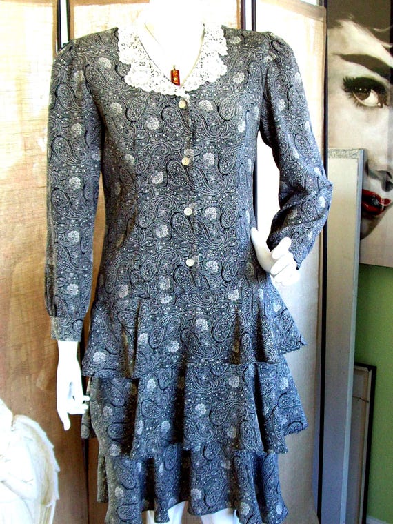 sachin and babi light blue dress Black-white Dress Drop Waist Paisley Tiered Ruffled Dress Lacy Collar Button-up  Bodice Long Sleeve Button Cuff Sz 10-P
