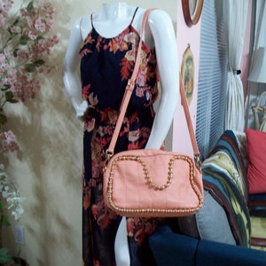 Bolso cruzado de oro rosa con asa de cuentas doradas, correa ajustable, estilo acolchado con adornos dorados, bolso de hombro, monedero