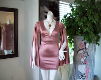 BarbieCore Bodycon Dress Sexy Long Cape Sleeves Pink-Mauve Deep V-Structured Bodice Clubbing Sateen Wet Look N.Y Eve Dress Sz S