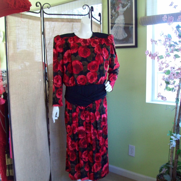 NWT Red Rose Dress Winter Cozy Vintage Dress Wide Ruched Waist Band Large Busted Low Waisted Gorgeous X-Mas Dress, Sz 14-16