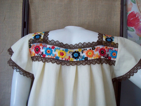 WEEKEND SALE and FREE Shipping 1970s Embroidered … - image 4