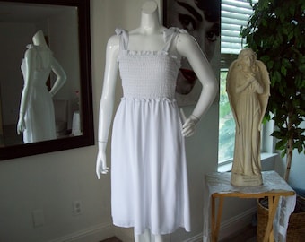 Summer White Smocked Dress Shoulder Tie Straps Pockets Boho Beach Casual Dress Smocked Bodice Lined in White Sz S