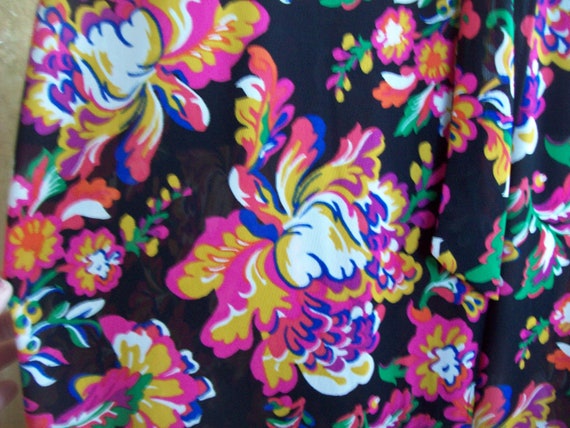 Kaleidoscope cold shoulder clearance dress