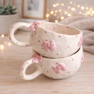 Handgemachte Keramik Tasse: Rosa Schleifen & Punkte - Kawaii Teetasse